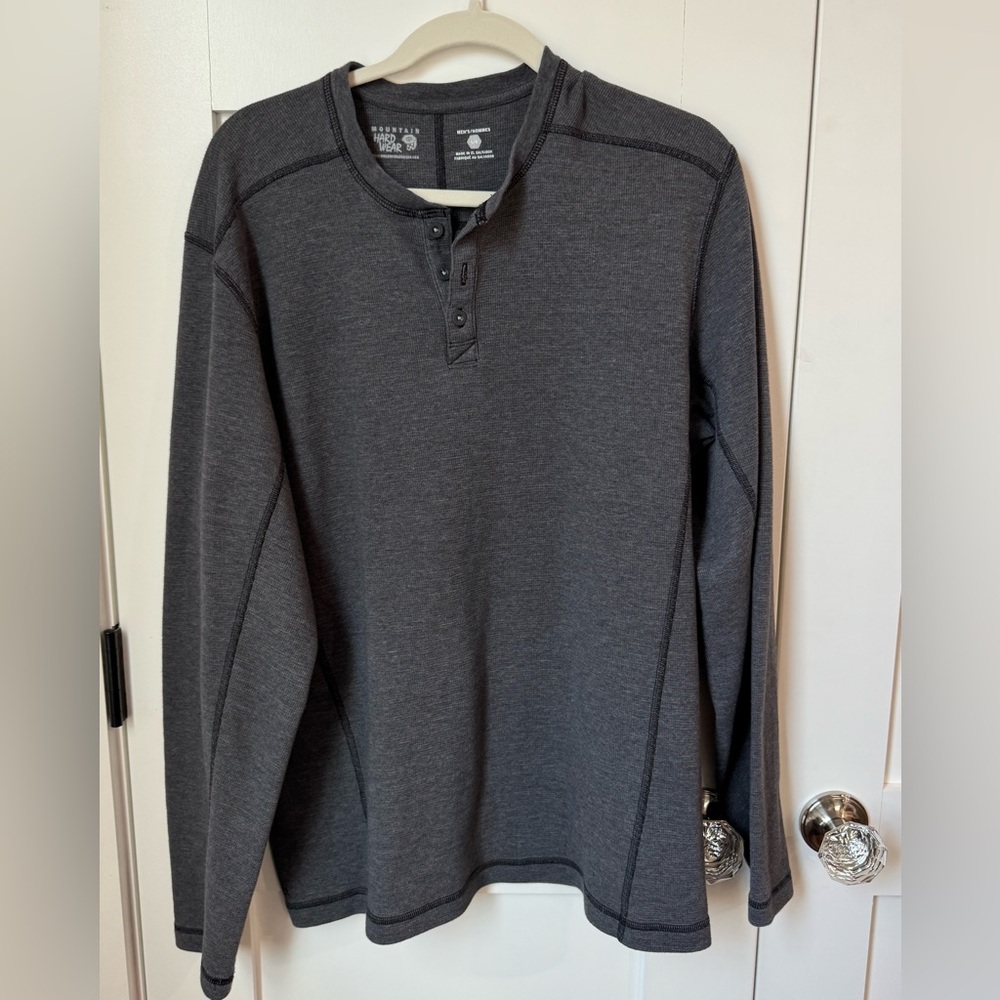Mountain Hardwear Men’s Gray Long Sleeve Henley Shirt size large